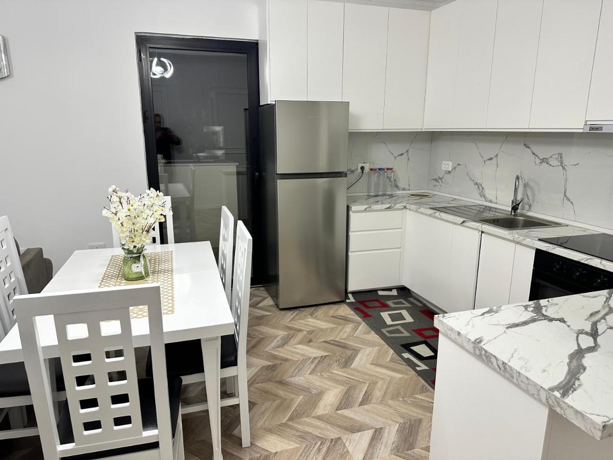 Family Apartment Тирана Екстер'єр фото