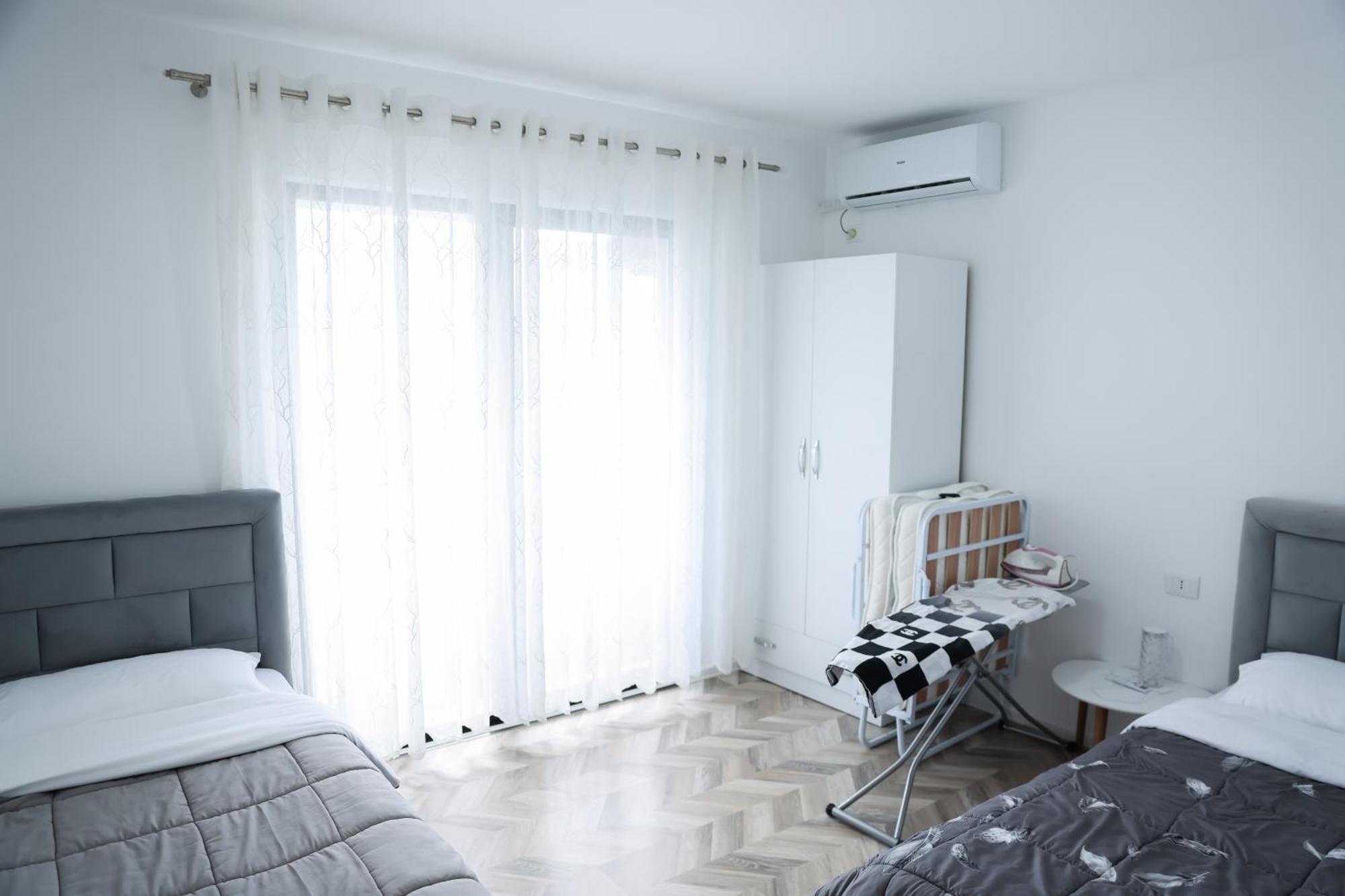 Family Apartment Тирана Екстер'єр фото